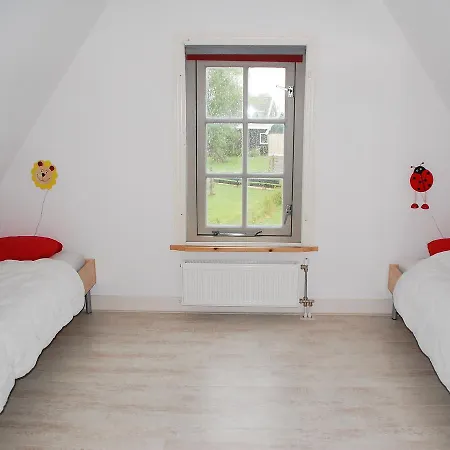 Wiringhervilla 8 *