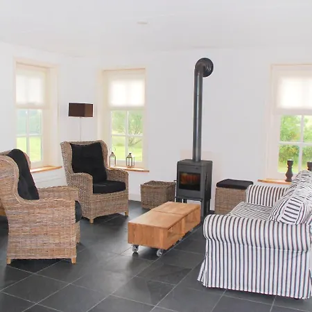 Wiringhervilla 8 * Hippolytushoef